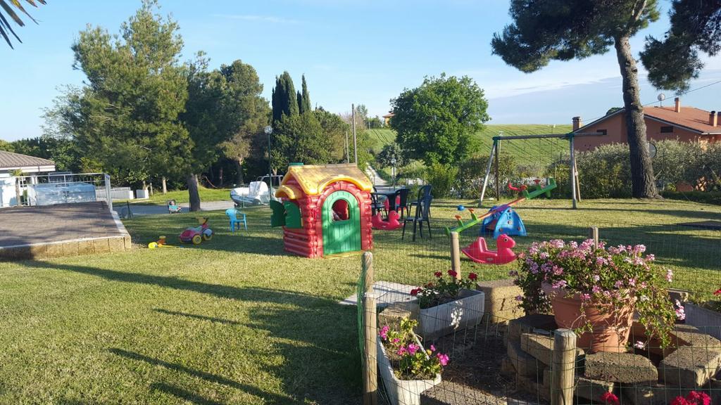 Camping Village Mar Y Sierra San Costanzo Extérieur photo