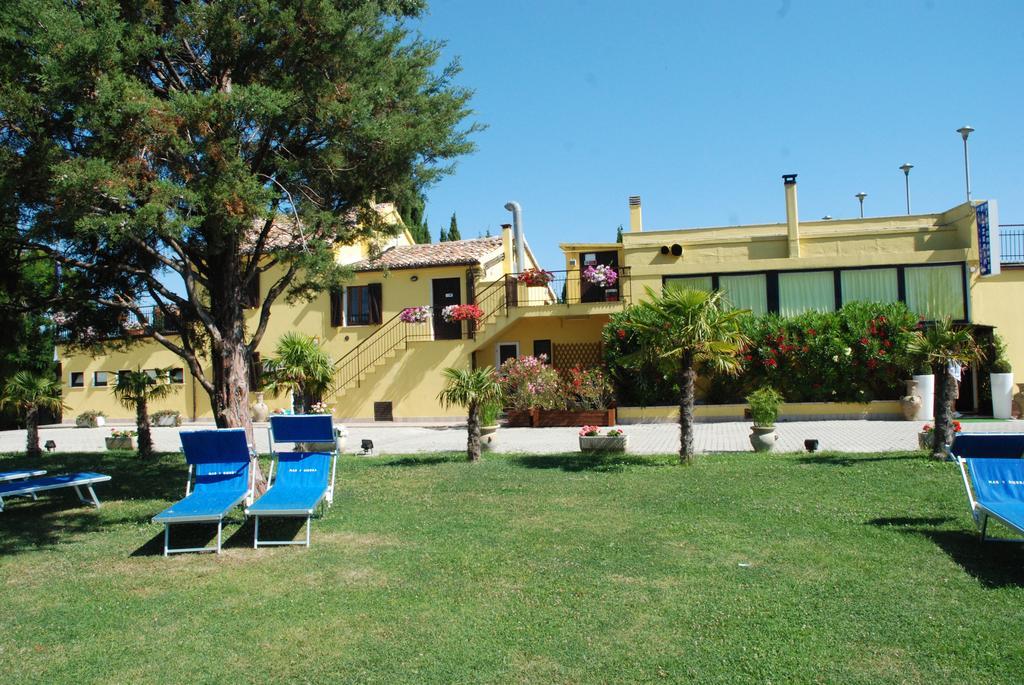 Camping Village Mar Y Sierra San Costanzo Extérieur photo
